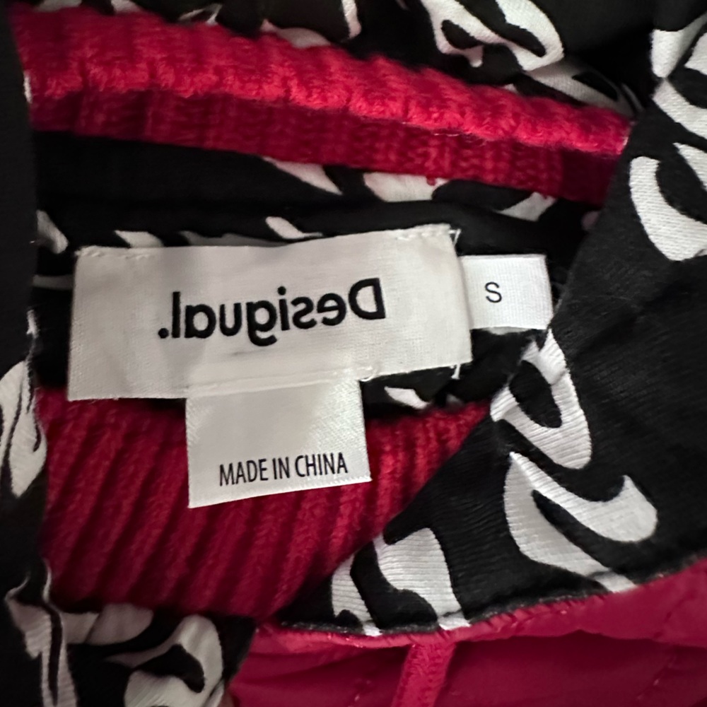 Desigual Women's Red Cropped Quilted Padded Hooded Jacket Size Small - Picture 12 of 12